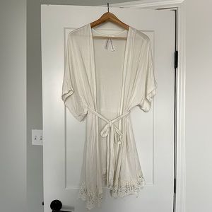 Plum Pretty Sugar Ivory Robe